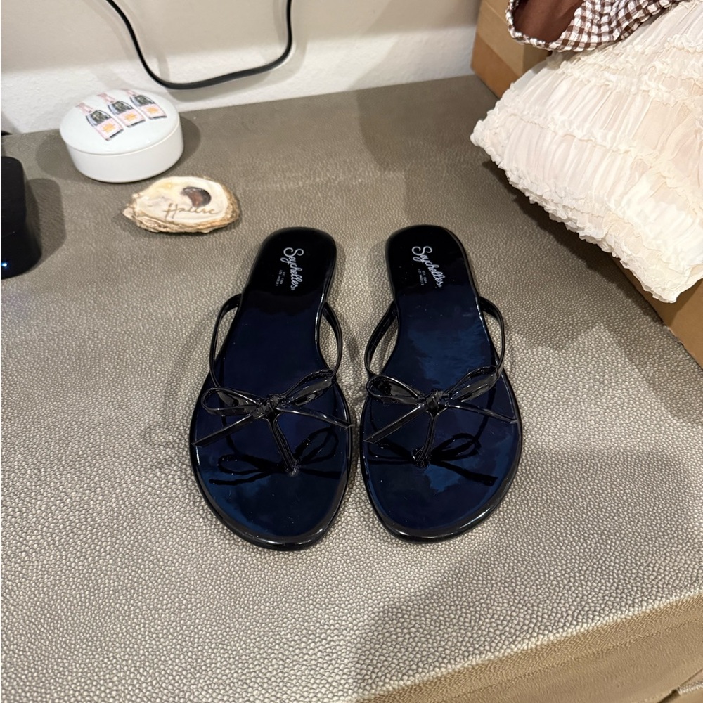 Bow flip flops